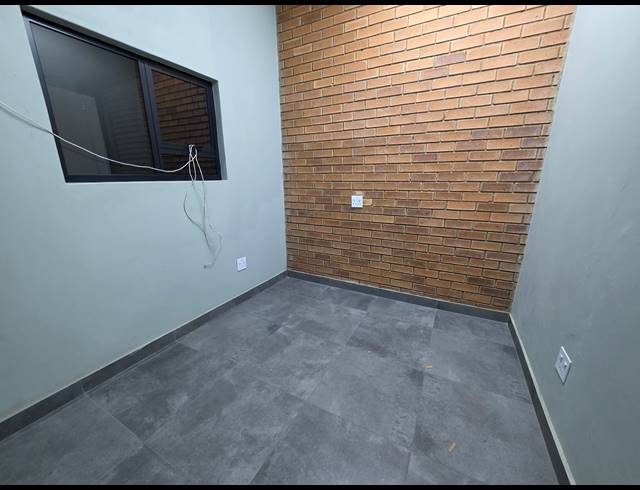 1,220M² WAREHOUSE TO LET IN ORMONDE